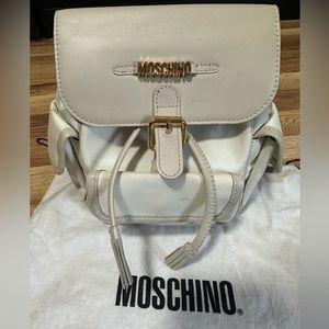 Moschino backpack ✨